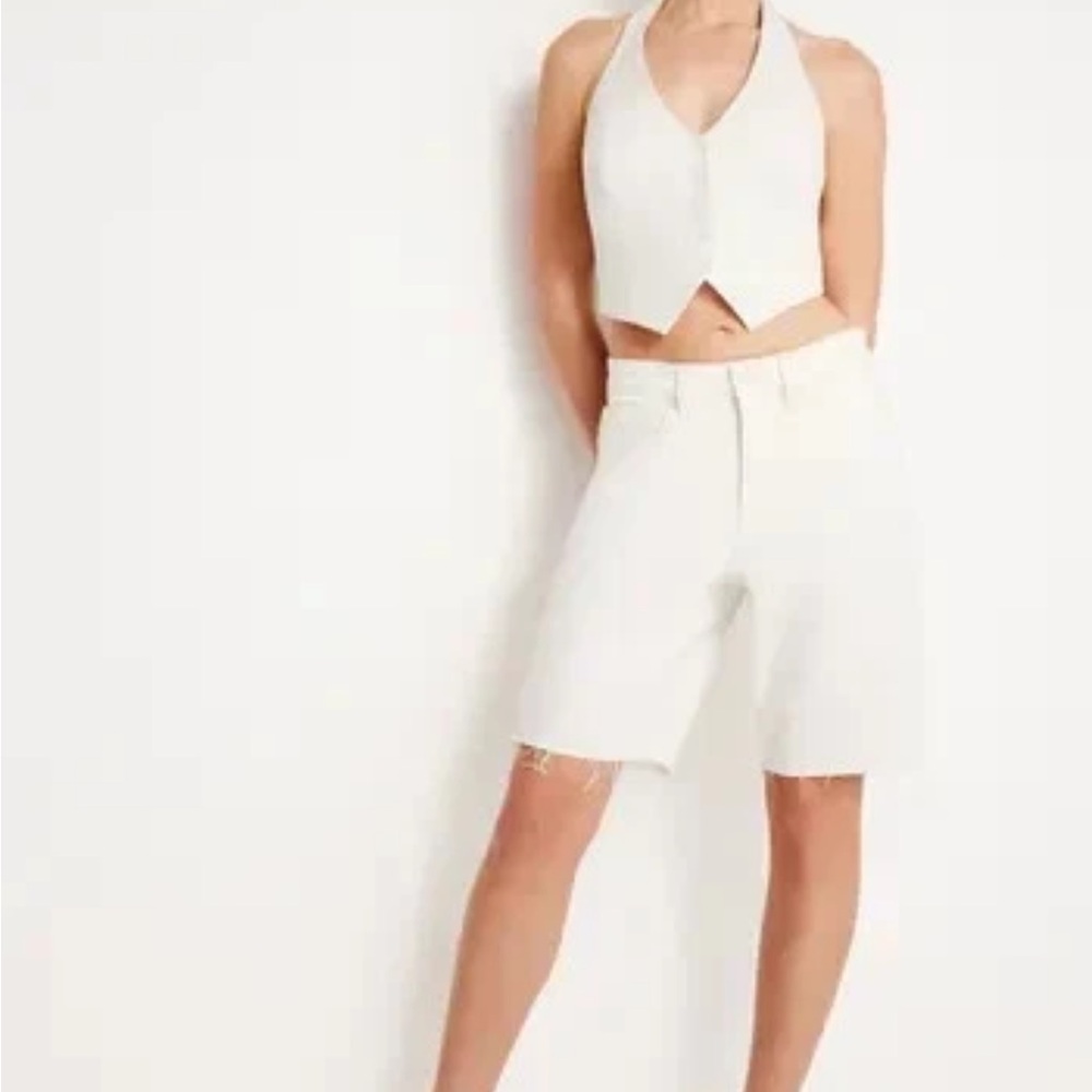 Good American Good '90s Raw Hem Bermuda Short Cloud White Size 6 28 NWT $128